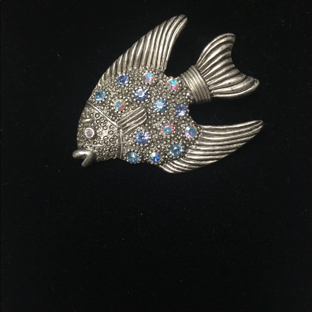 Beautiful Rhinestone Fish Brooch - Picture 6 of 8